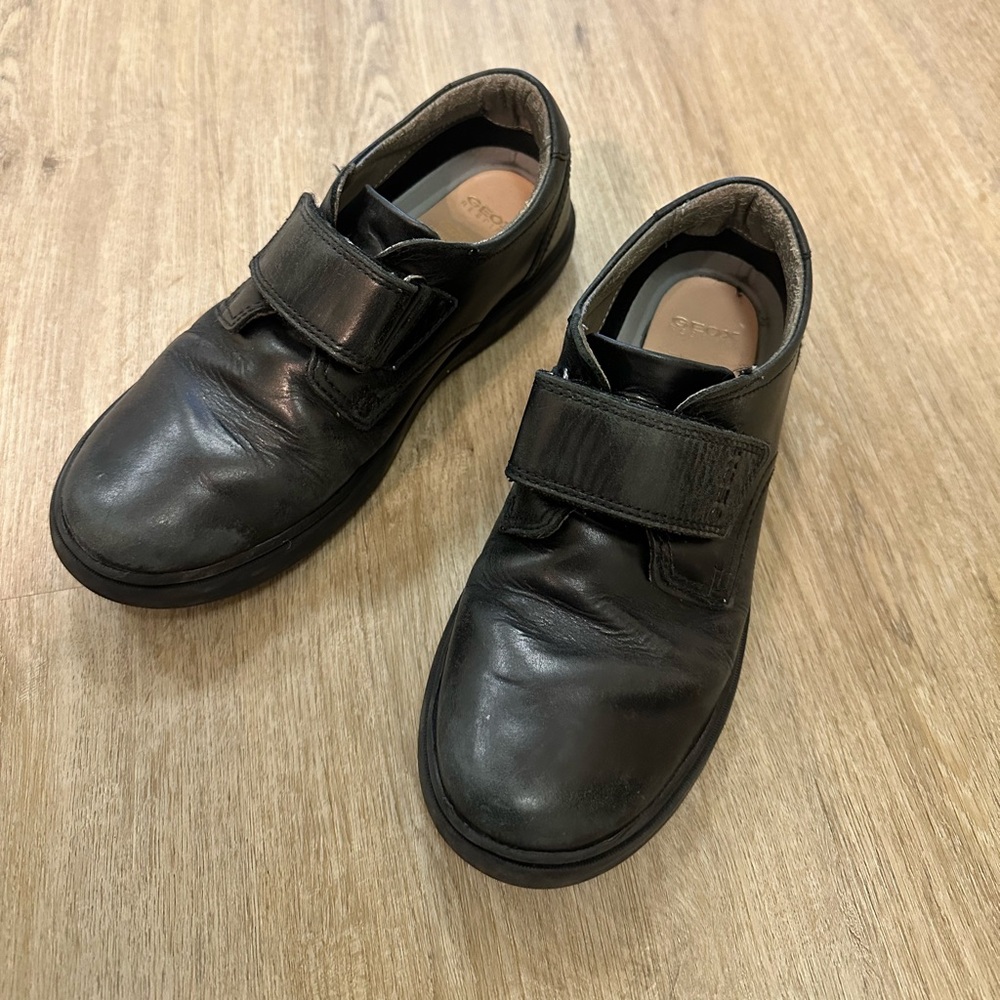 ✨ Geox Kids leather Black velcro uniform shoes loafers